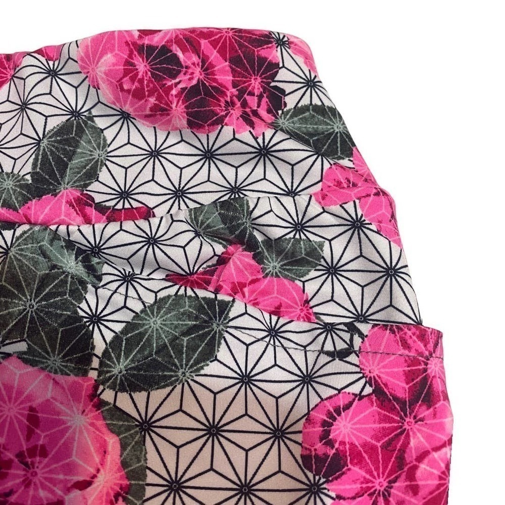Tail Floral Geo Skort In White Pink & Black Size L Fits 14, 16, XL, 1X - Picture 5 of 10